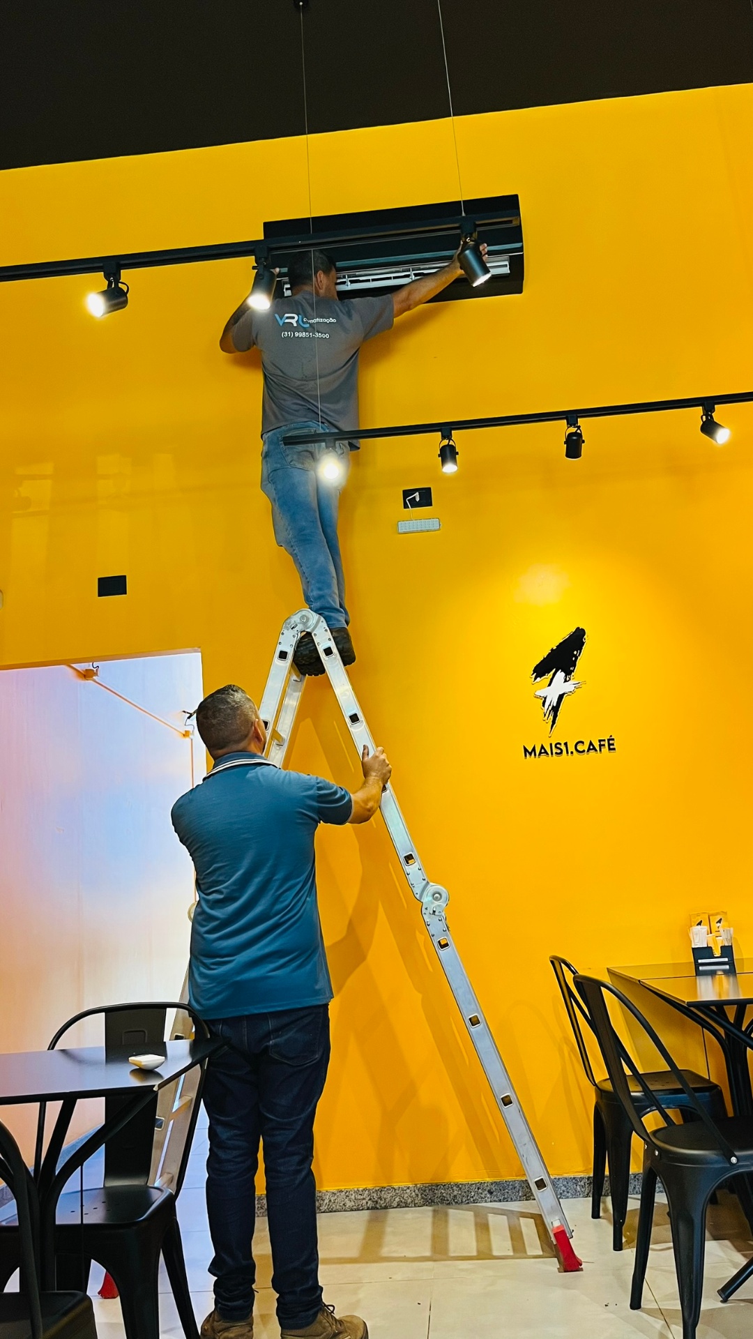Instalação de ar-condicionado em ambiente comercial